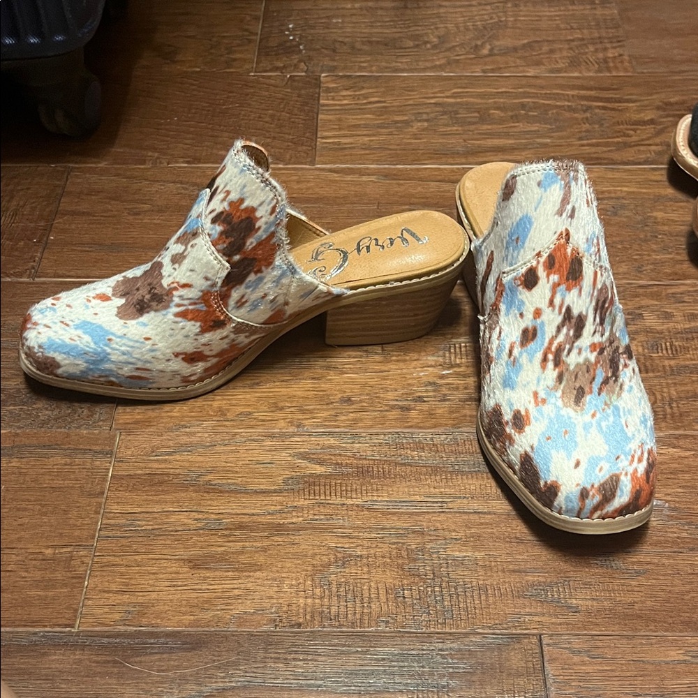 Very G Women's Blue and Brown Mules